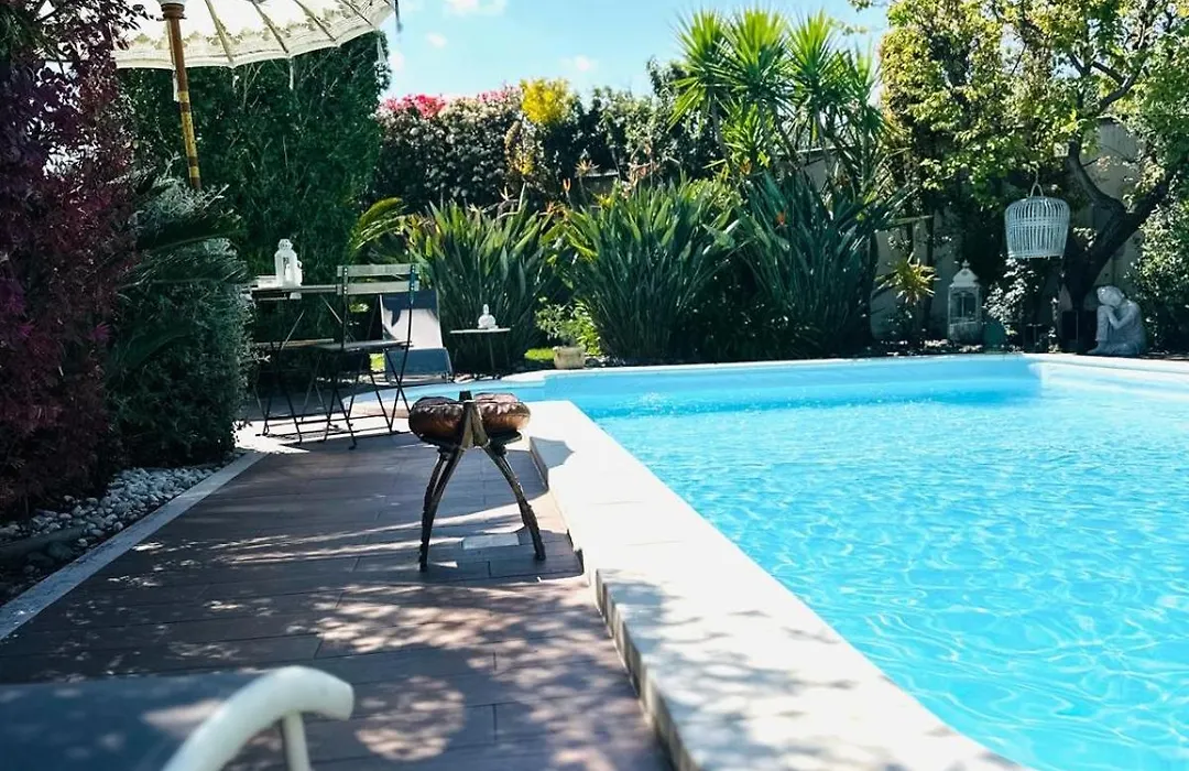 La Casa (Adults Only)-1